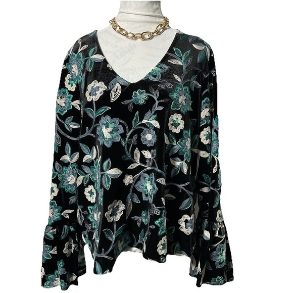 Karen Kane Tops - Karen Kane NWT  Sz XL Black Green STRETCH Embroidered Velvet Bell Slv $128 MSRP
